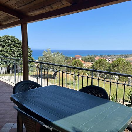 Luna Apartaments Badolato Marina Exteriör bild