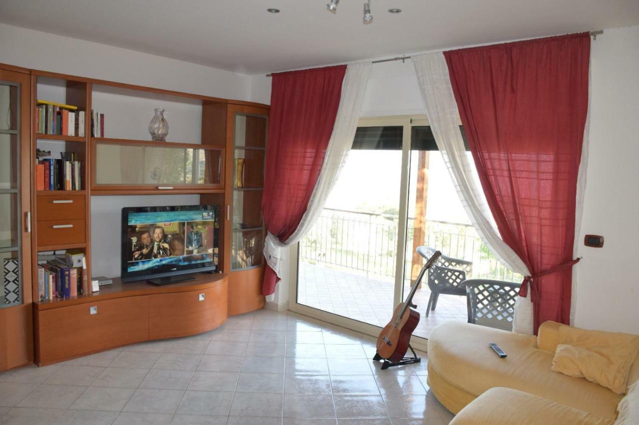 Luna Apartaments Badolato Marina Exteriör bild